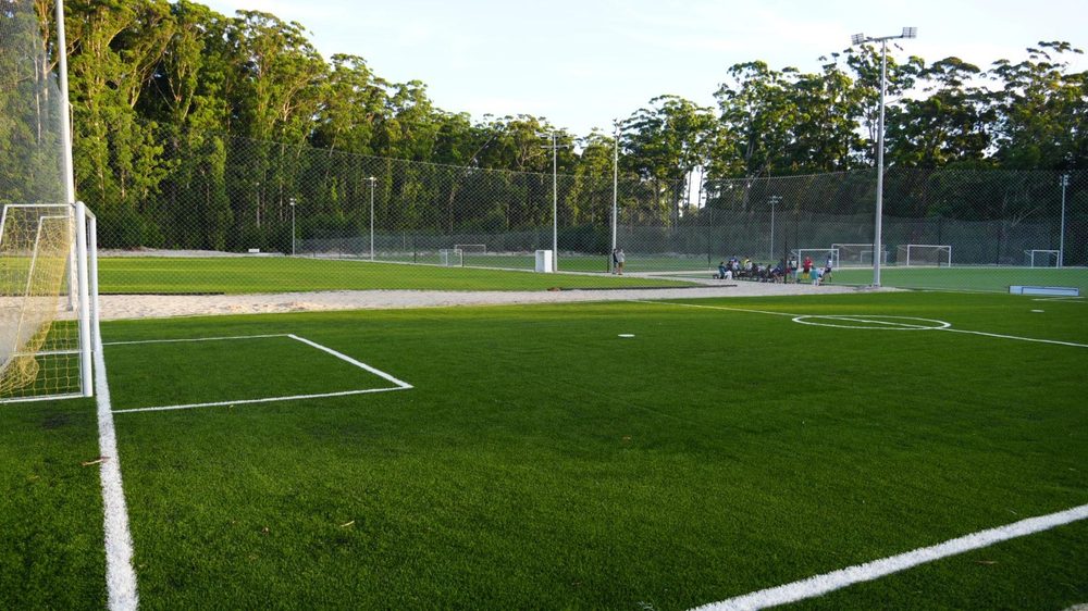 Canchas de fútbol de césped sintético en Solanas Sport