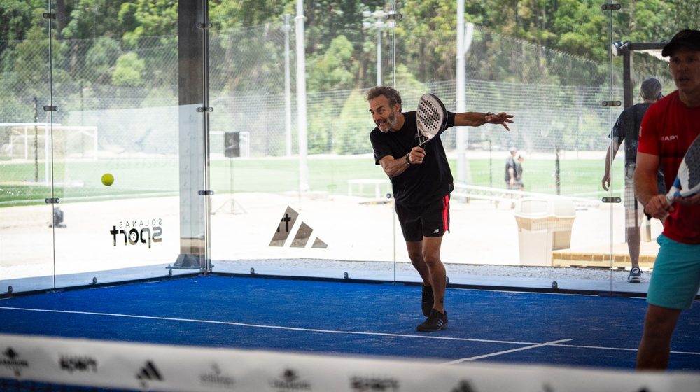 Pádel en las canchas panorámicas de Solanas Sport
